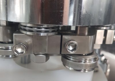 Automatic stainless steel seamer type MHFGJ100D-V1 seaming head close up