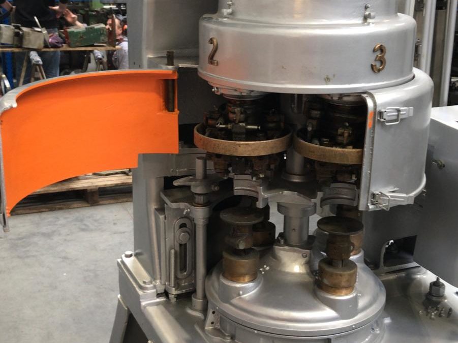 Angelus 29P Automatic seamer for round cans tooled for approx 99mm machine will come with new seaming rolls